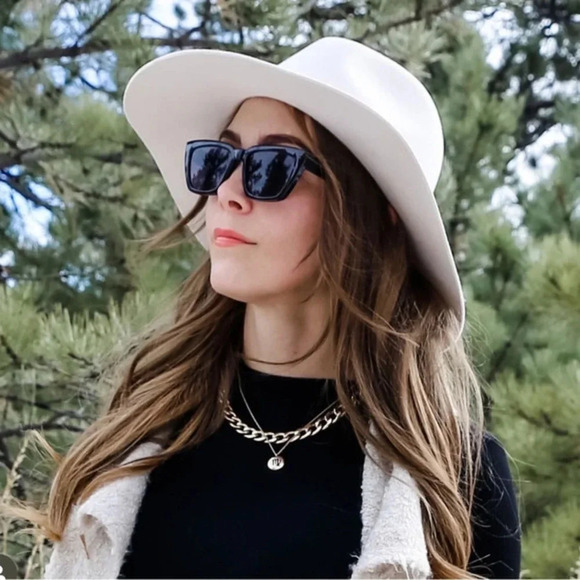 Phenix Accessories - Beige felt hat